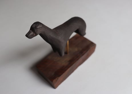 犬の木彫（苔むす木工）