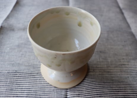 葡萄灰釉の酒杯（工藤冬里）