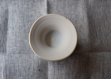 葡萄灰釉の酒杯（工藤冬里）