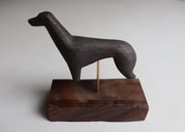 犬の木彫（苔むす木工）