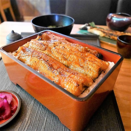 [送料込]朝じめ活鰻 特選(2尾)【炭火焼 寝床】