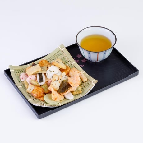 [送料込] 楽しいかたちのあられがぎっしり 吹き寄せ 中缶(700g)【あられ処 仁の蔵】