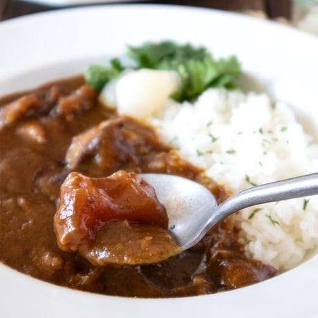 [送料込]国産牛すじを使用！レトルト牛すじカレー(6食)【ねぎ焼やまもと】