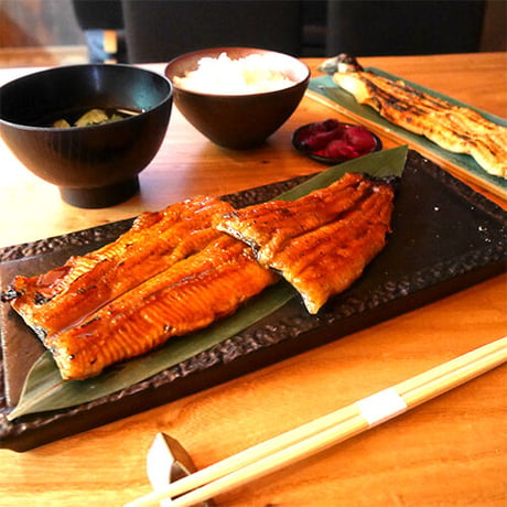 [送料込]朝じめ活鰻 特選(2尾)【炭火焼 寝床】