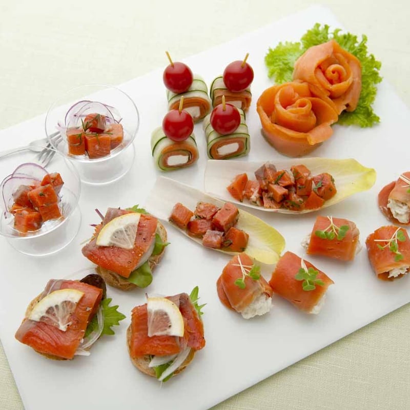 送料込]サーモンギフトB(スモークサーモン300g×1パック)【大市珍味