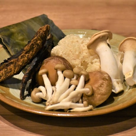 [送料込]森香る山の旨味がたっぷり詰まった出汁ボトル(3本)【心芽】