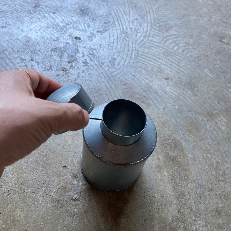 台湾トタンお茶缶小（写真右） | QQ実験所