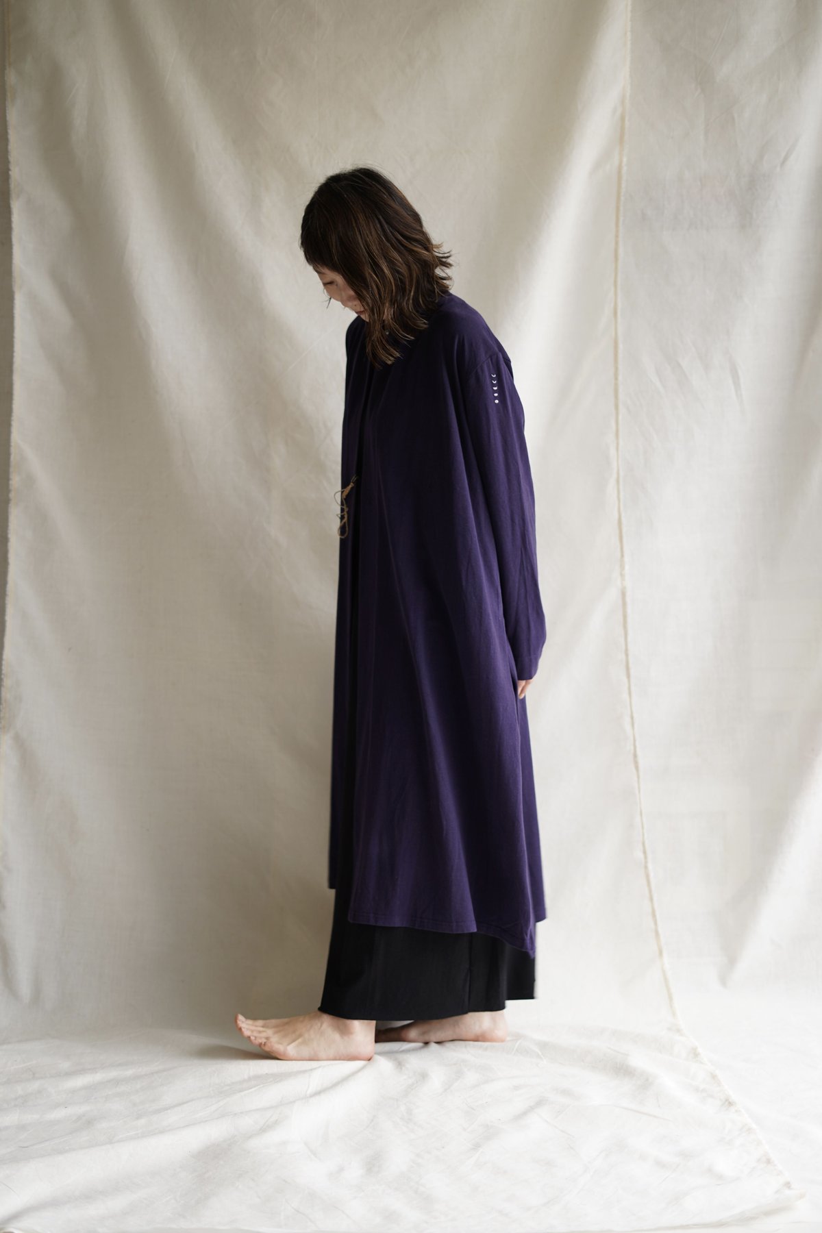 リトルイーグル　藍染め　ケープ 月モチーフ　月の満ち欠け Len moon circle long slit coat SHIKON | Little