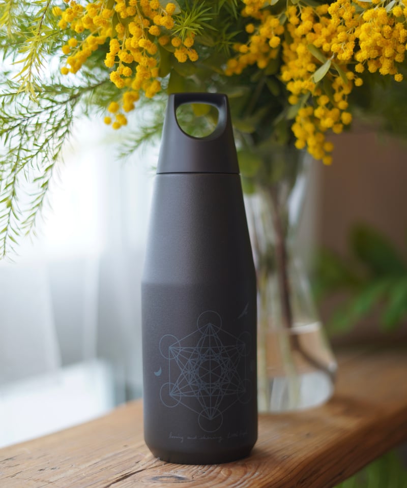 装飾的な黒と金の陶器ボトル 装飾的な黒と金の陶器ボトル shenleymarket_122016