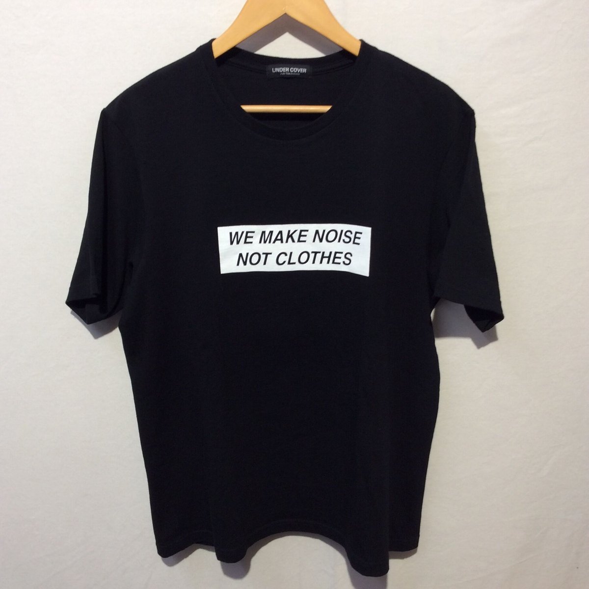 アンダーカバーWE MAKE NOISE NOT CLOTHESスローガンロンT