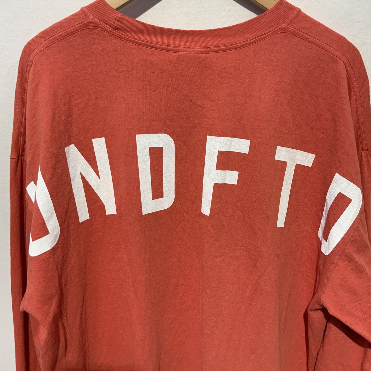 UNDEFEATED   ロングTシャツ UNDEFEATED - UNDEFEATED アンディフィーテッド ロングtシャツ