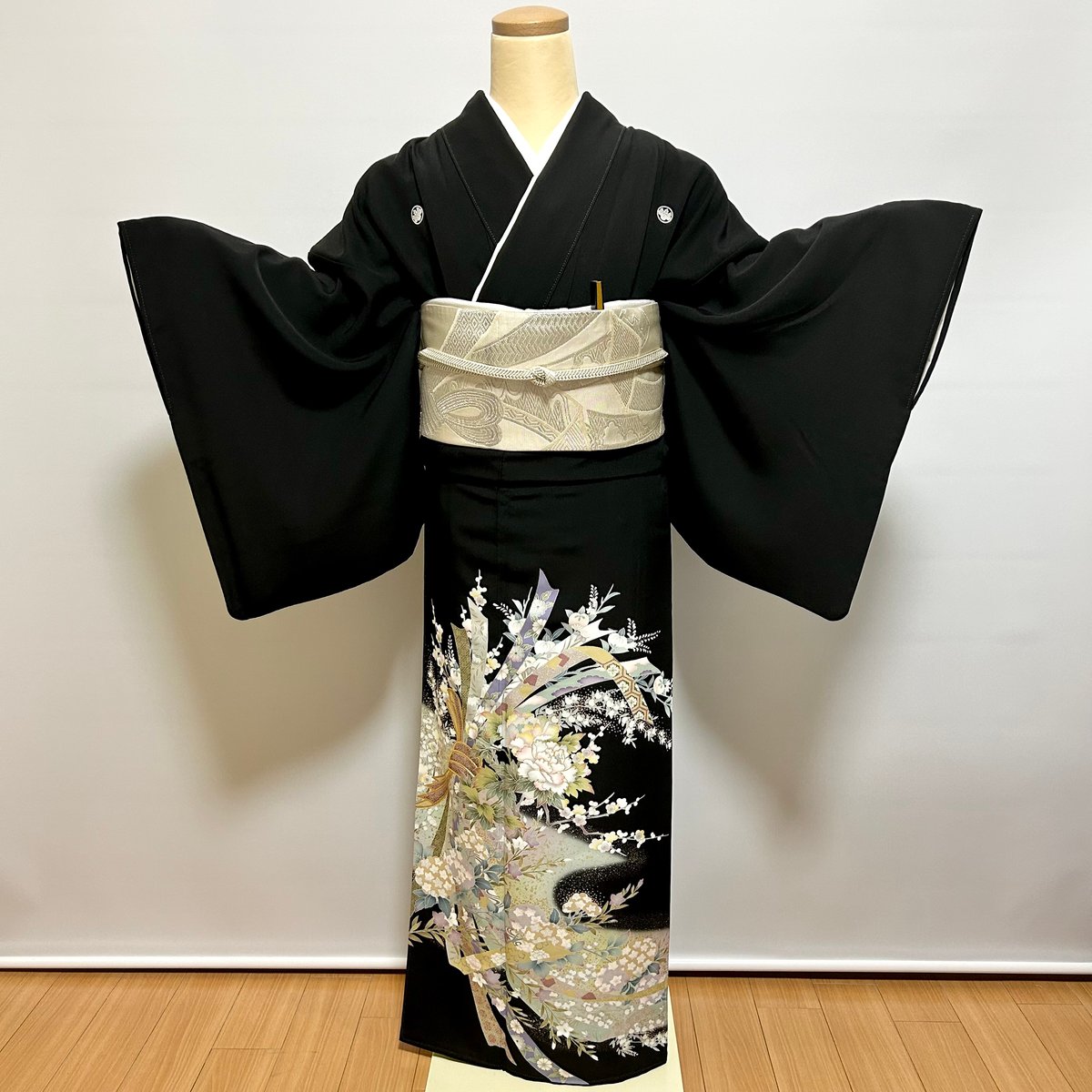 t*y様 ◎振袖 身丈164cm 裄丈69cm L 袷 雲文 熨斗 総絞り 黒 振袖レンタル 総絞り 黒 牡丹に藤 成人式 結婚式 対応身長154