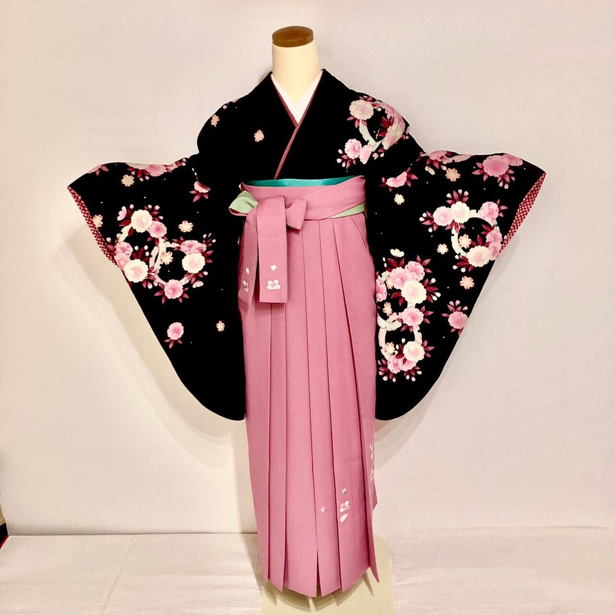 二尺袖＋袴】 S-18 黒 牡丹と桜に雪輪／くすみピンク 桜刺繍¥24,200