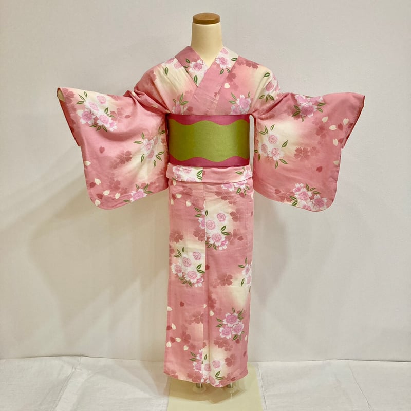 帯する二部式着物 絹 桜のような 補う 綺麗なピンク 帯する二部式着物 絹 桜のような 補う 綺麗なピンク