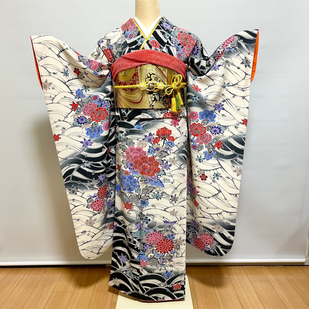 振袖】F-28 白 （波に牡丹紅型） | 髪結・レンタル着物 ヘアセットCOCO