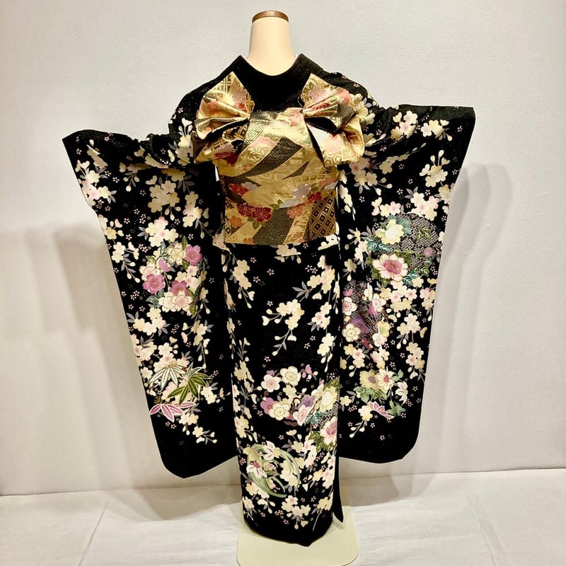 振袖】F-26 黒~ラメ(花爛漫) | 髪結・レンタル着物 ヘアセットCOCO 振袖】F-26 黒~ラメ(花爛漫) | 髪結・レンタル着物 ヘアセットCOCO