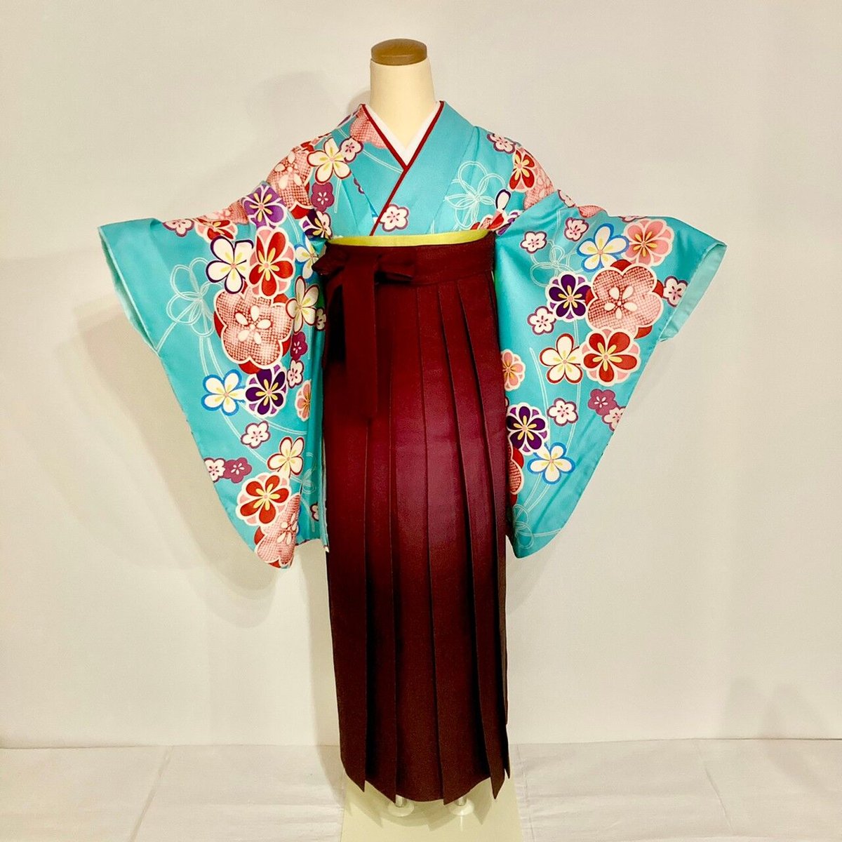 袴　グラデーションデザイン 花柄装飾 袴 グラデーションデザイン 花柄装飾