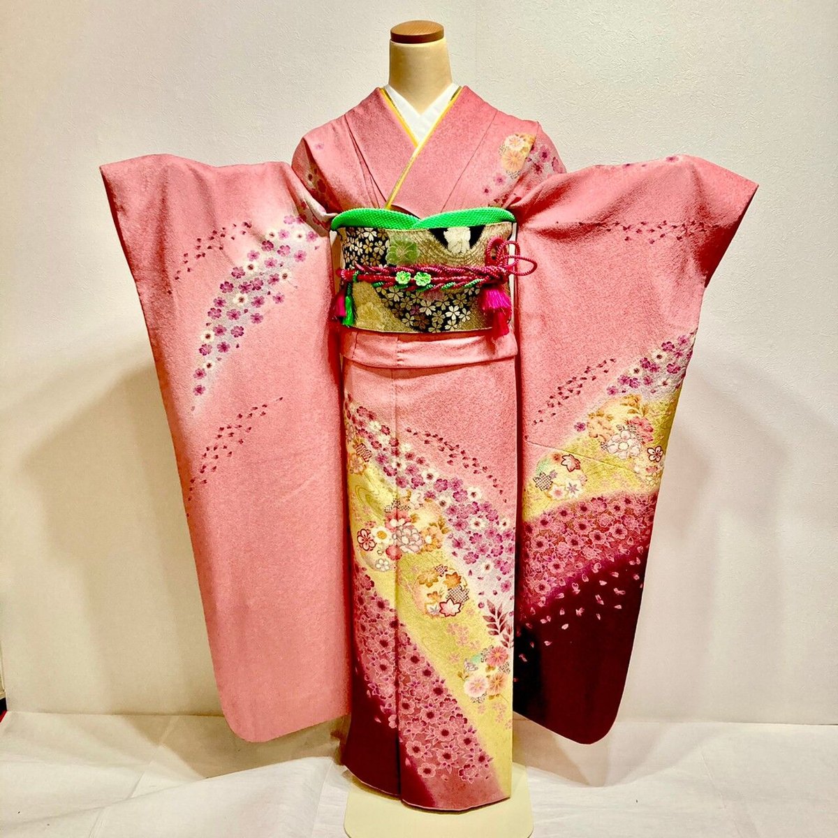 新品三重紐付き ピンクの振袖 桜 鶴 波 長襦袢付き6点セット S〜
