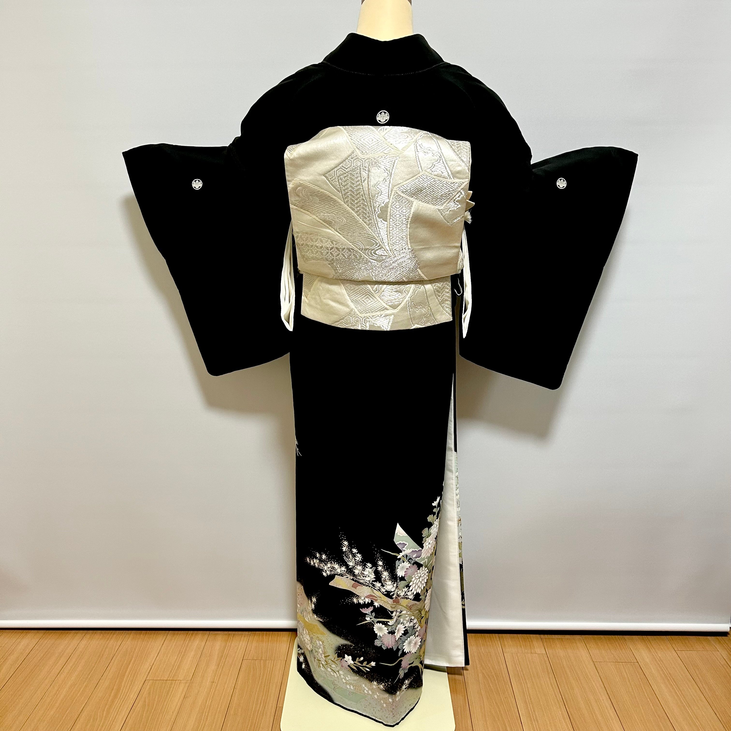 正絹黒留袖　駒刺繍　束ね熨斗花文　④(訪問着、紬、袋帯なども出品) 黒留袖】TB-16 束ね熨斗 | 髪結・レンタル着物 ヘアセットCOCO
