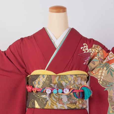 【振袖】F-1　えんじ　(疋田流れに花と蝶)