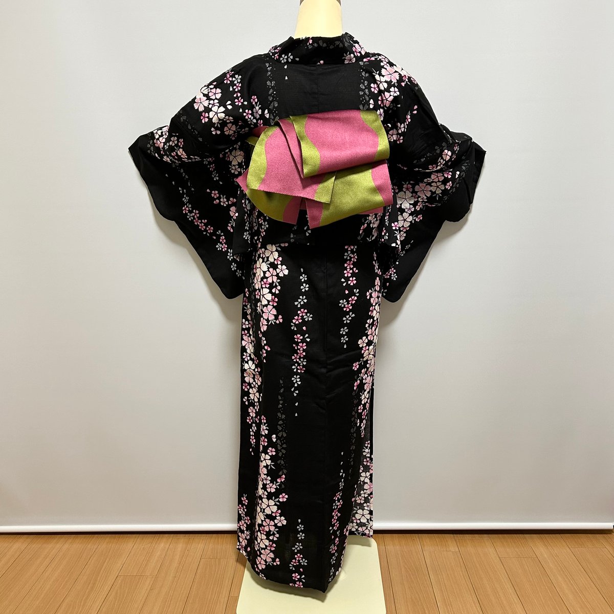 Y☆2499☆ 浴衣 夏着物 ゆかた 黒地 チューリップ 桜