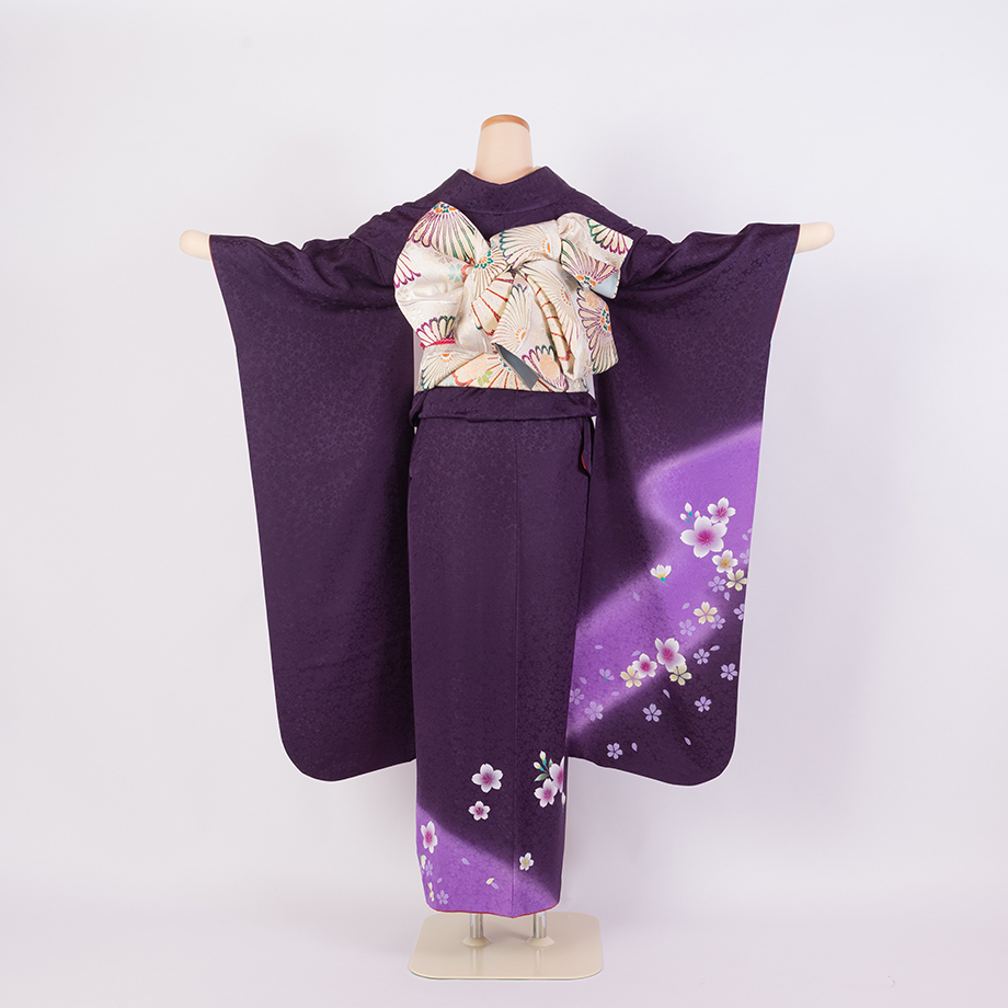 美品　卒業式にもOK 新品三重紐付き　紫の振袖　サクラ　薄紫のぼかし　長襦袢つき 美品 卒業式にもOK 新品三重紐付き 紫の振袖 サクラ 薄紫の