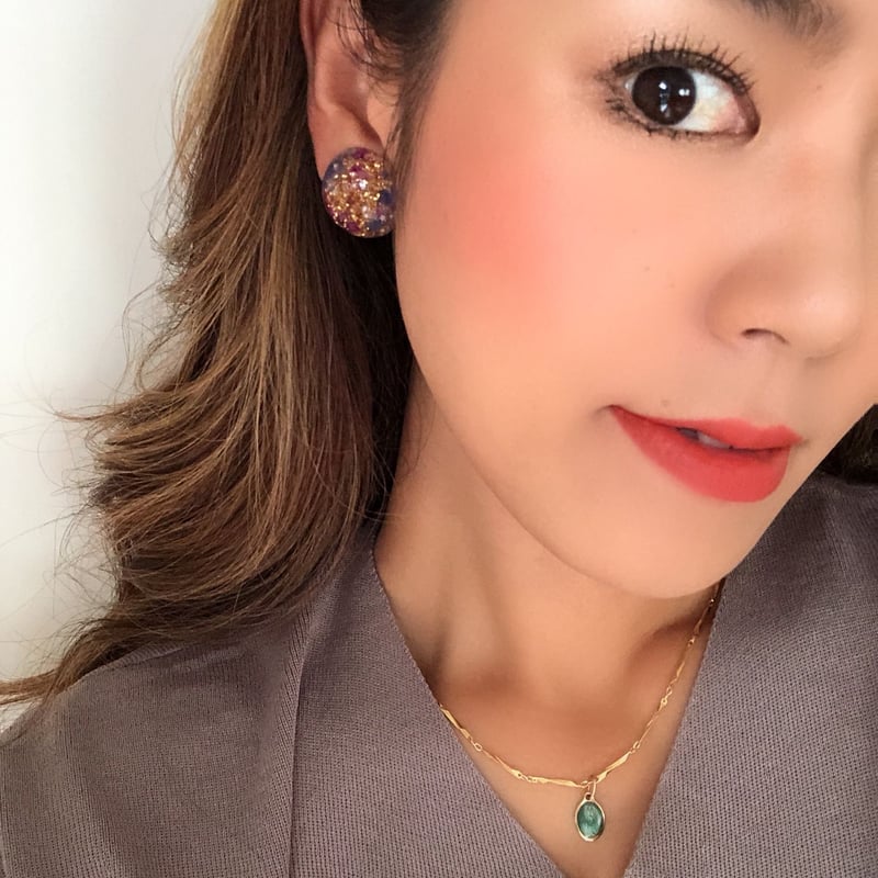 レジン ピアス ブラック 黒 1粒タイプ ドライフラワー 不規則