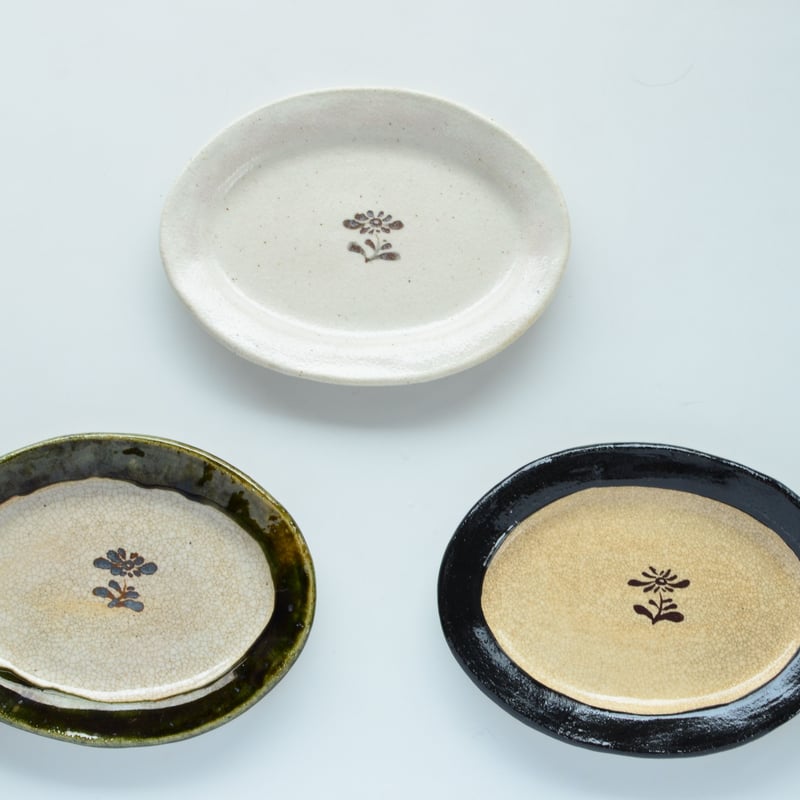 黒織部/かすみ小花楕円取り皿 | KASEN POTTERY