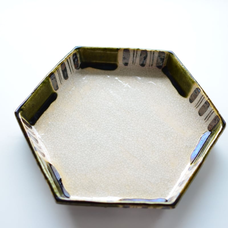 作家　陶芸作家　織部　平皿プレート8寸　手捻り　フラットなお皿　工芸品 織部六角8寸平皿 | KASEN POTTERY