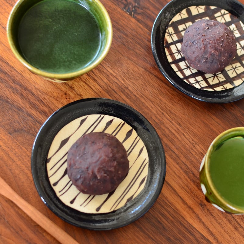 黒織部なみだ十草銘々皿 | KASEN POTTERY