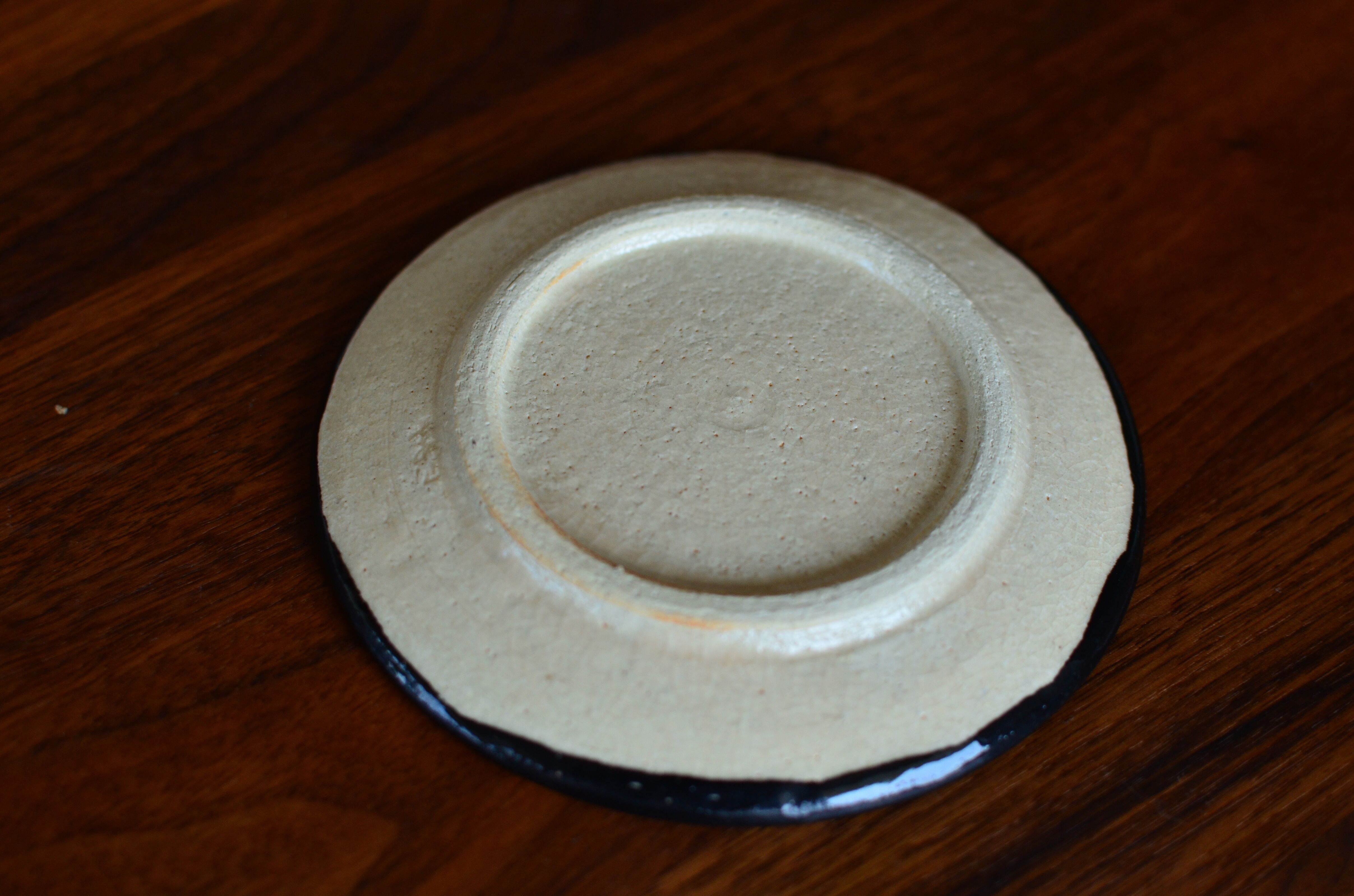 黒織部籠目文様銘々皿 | KASEN POTTERY