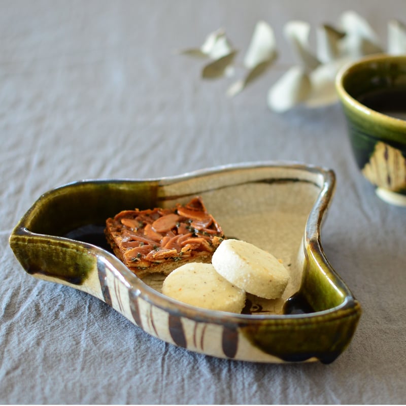織部千鳥向附 | KASEN POTTERY
