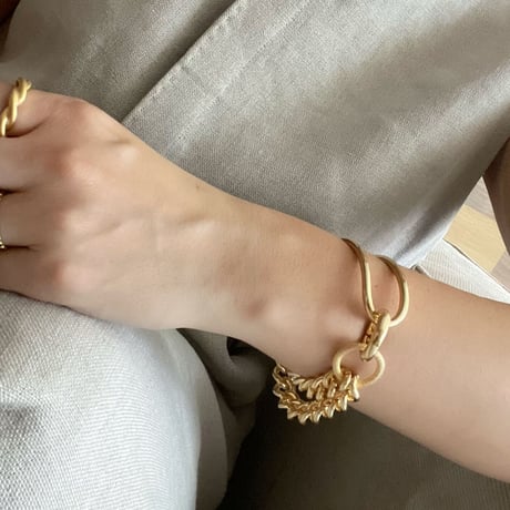 Ete　ハーフバングルボリュームチェーンブレスレット　※オンラインショップ限定商品