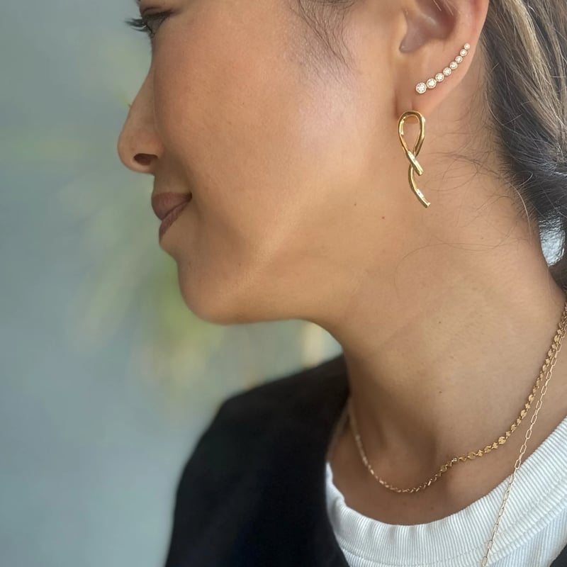 アシンメトリツイストピアス | La Soeur