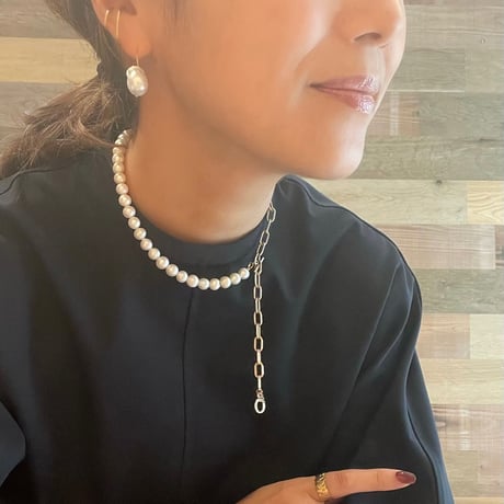 バロックパールピアス／M（K10）