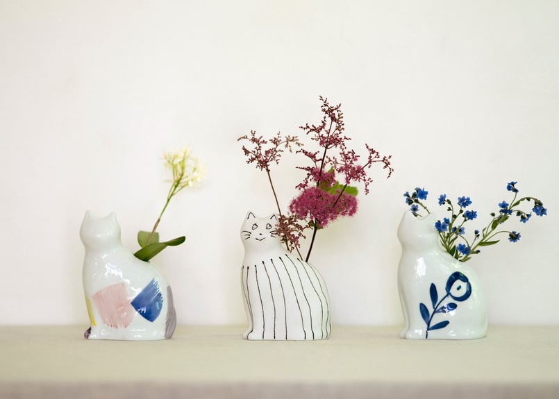 猫柴です。多彩な色の花 3種セット ひがし ちか 花器「愛 編む 磁器猫」 花猫 / 色猫 / 線猫 | zen to