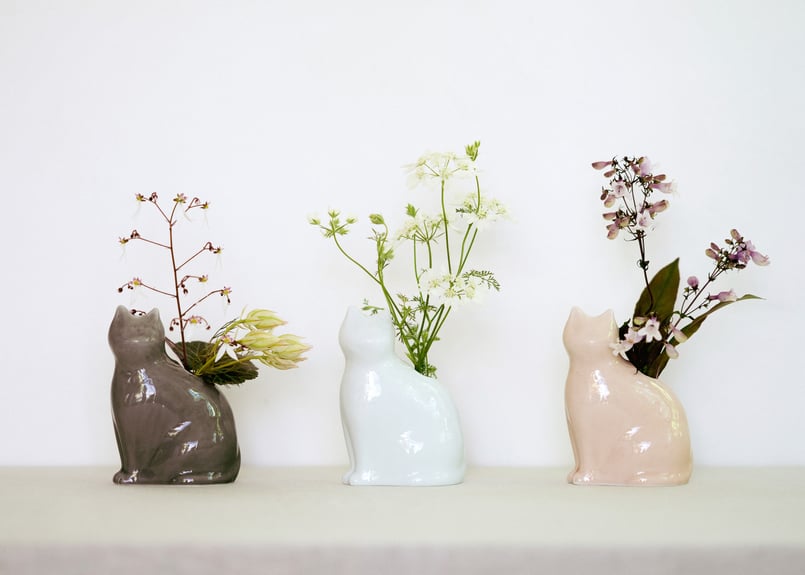 ひがし ちか 花器「愛 編む 磁器猫」 白猫 / 桃猫 / 黒猫 | zen to