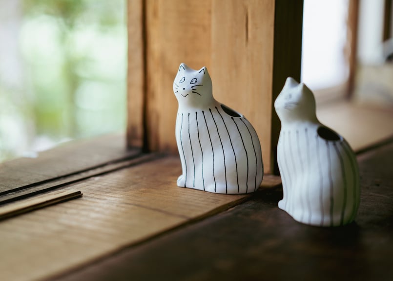 ひがし ちか 花器「愛 編む 磁器猫」 花猫 / 色猫 / 線猫 | zen to