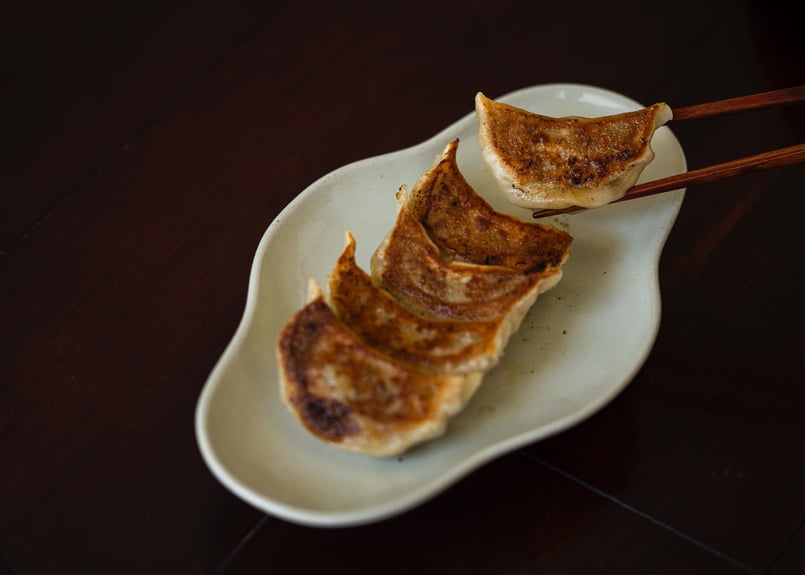 五十嵐可菜「餃子皿」アイボリー | zen to