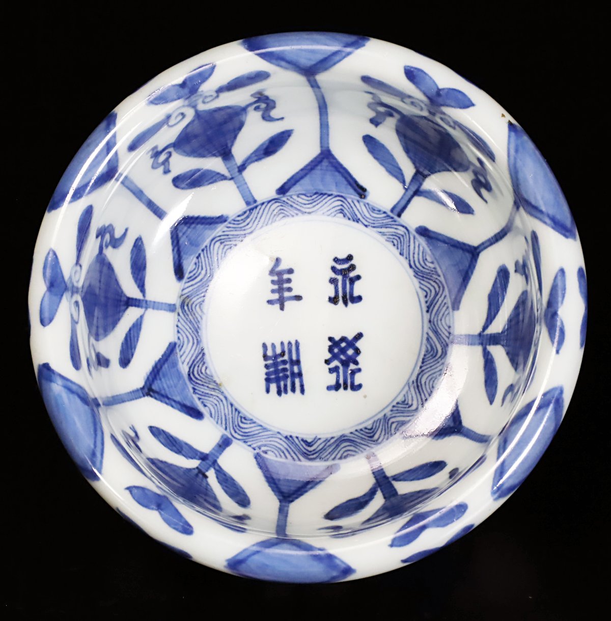 古伊万里 染付芙蓉手草花文小鉢 | LYAN ARTS' Collection online 古伊万里 染付芙蓉手草花文小鉢 | LYAN ARTS' Collection online