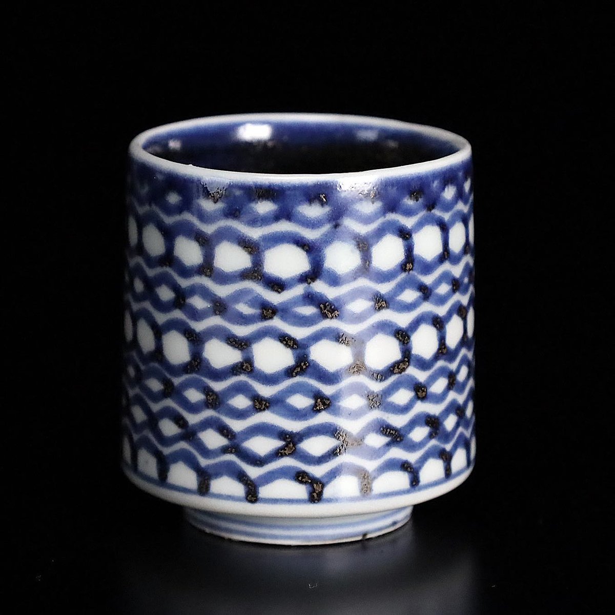 古伊万里 染付亀甲繋文のぞき猪口 | LYAN ARTS' Collection onlin...