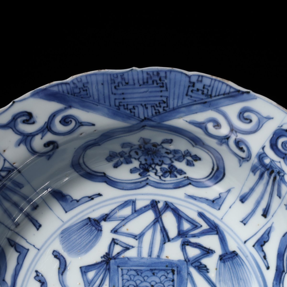 明 古染付芙蓉手七宝文輪花鉢 | LYAN ARTS' Collection online 明 古染付芙蓉手七宝文輪花鉢 | LYAN ARTS' Collection online