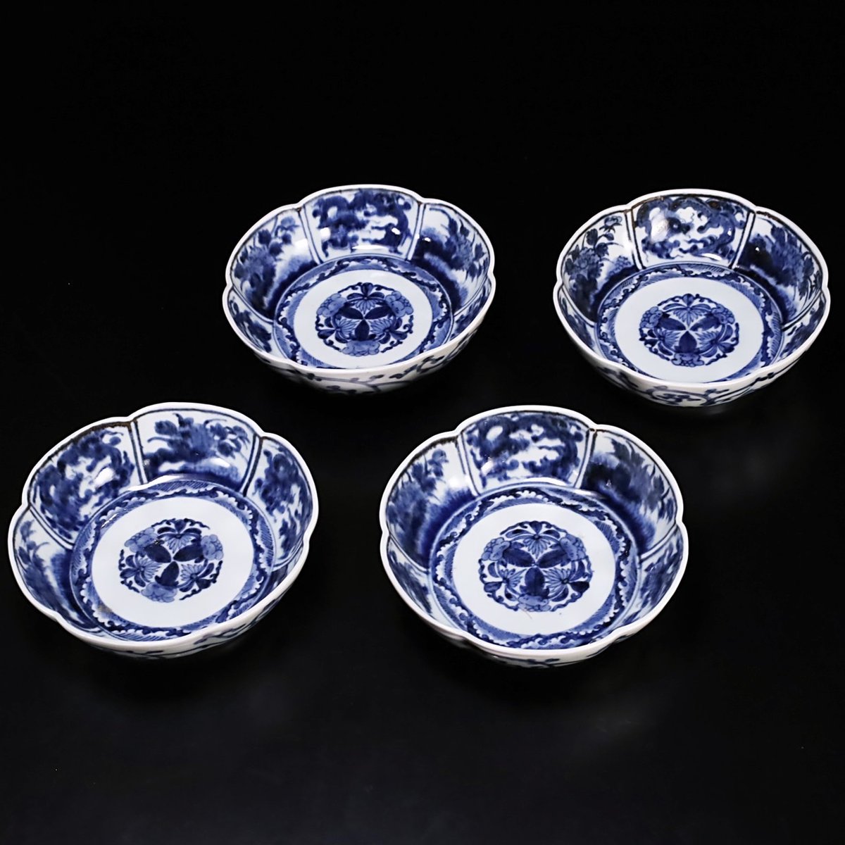 古伊万里 染付 草花文 牡丹 超希少 大皿 です。 古伊万里 染付 草花文 牡丹 超希少 大皿 です。