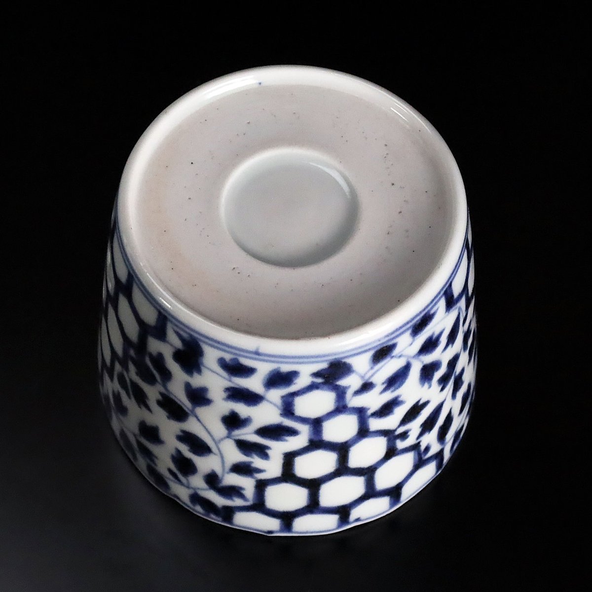 古伊万里 染付亀甲葉唐草文蕎麦猪口 | LYAN ARTS' Collection onli...