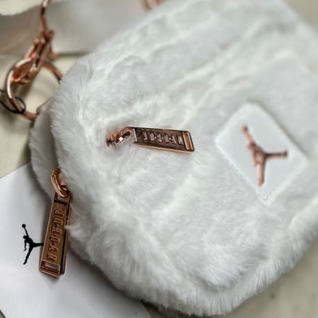 NIKE ナイキ Jordan Faux Fur Camera Bag ジョーダン ファーカメラバッグ 白 ゴールド (NKBG17)