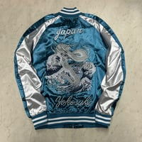 横須賀発祥 スカジャン Yokosuka刺繍入り SUKAJAN 銀龍  SilverDragon 総刺繍 サテン地 水色 (SKJ35)