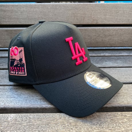 海外限定 Newera ニューエラ 9Forty Aフレーム LA Dodgers ドジャース キャップ 60th Anniv. 黒 ホットピンク (940-128)