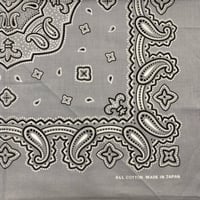 日本製 ペイズリー バンダナ Paisley Bandana 大判サイズ 綿100% グレー (BNDN69)