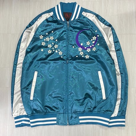 横須賀発祥 スカジャン Yokosuka刺繍入り SUKAJAN 風神雷神 RAIJIN サテン地 Lブルー (SKJ68)