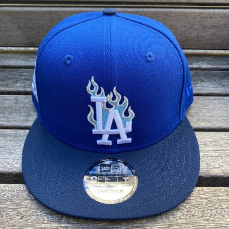 海外限定 9FIFTY ニューエラ LA Dodgers ドジャース スナップバックキャップ 炎 ブルーフレイム (950-194)